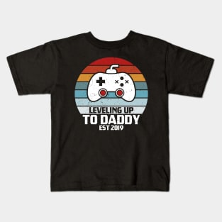 Leveling up to Daddy T-shirt Kids T-Shirt